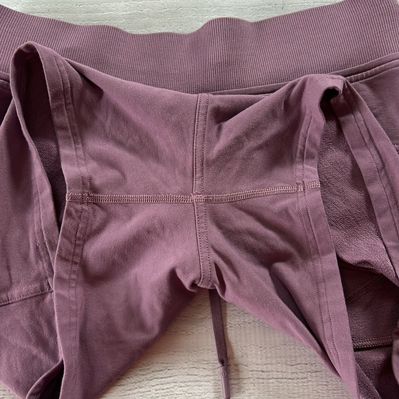 Lululemon‎ Every Moment Short 3.5” sz 4 Vintage Quartz - Picture 4 of 7
